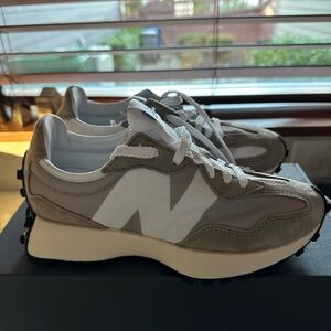 New Balance 327